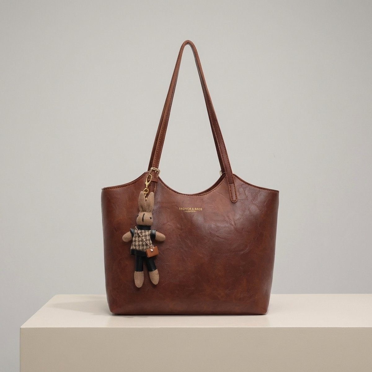 Macarena | Tote Bag de Cuero Vegano Mujer Grande con Colgante